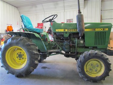 John Deere 650 MFD Tractor with R1 Ag Tires
